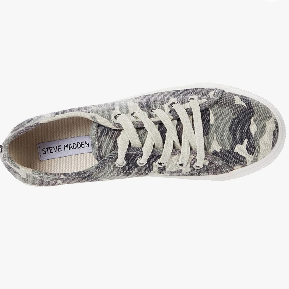 Steve Madden green camo shoes. Barely worn ! Size 7